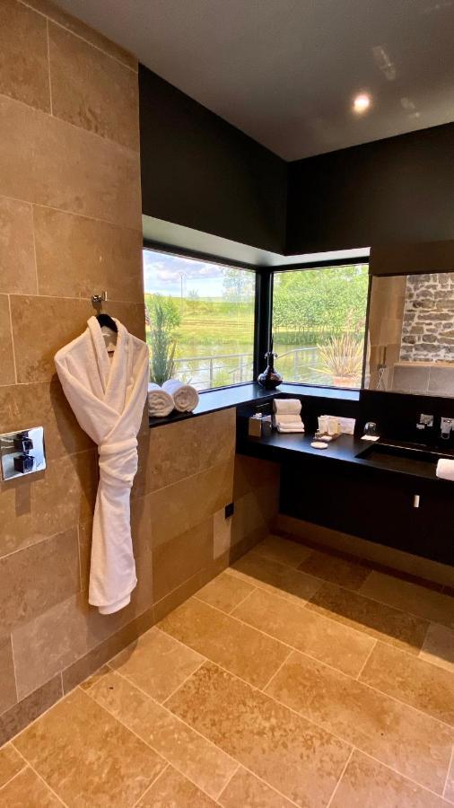 Domaine De Rymska & Spa - Relais & Chateaux Saint-Jean-de-Trezy ภายนอก รูปภาพ