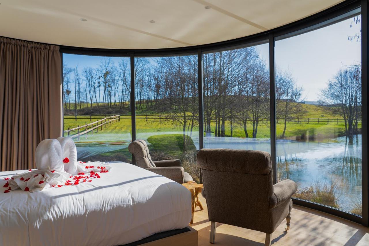 Domaine De Rymska & Spa - Relais & Chateaux Saint-Jean-de-Trezy ภายนอก รูปภาพ