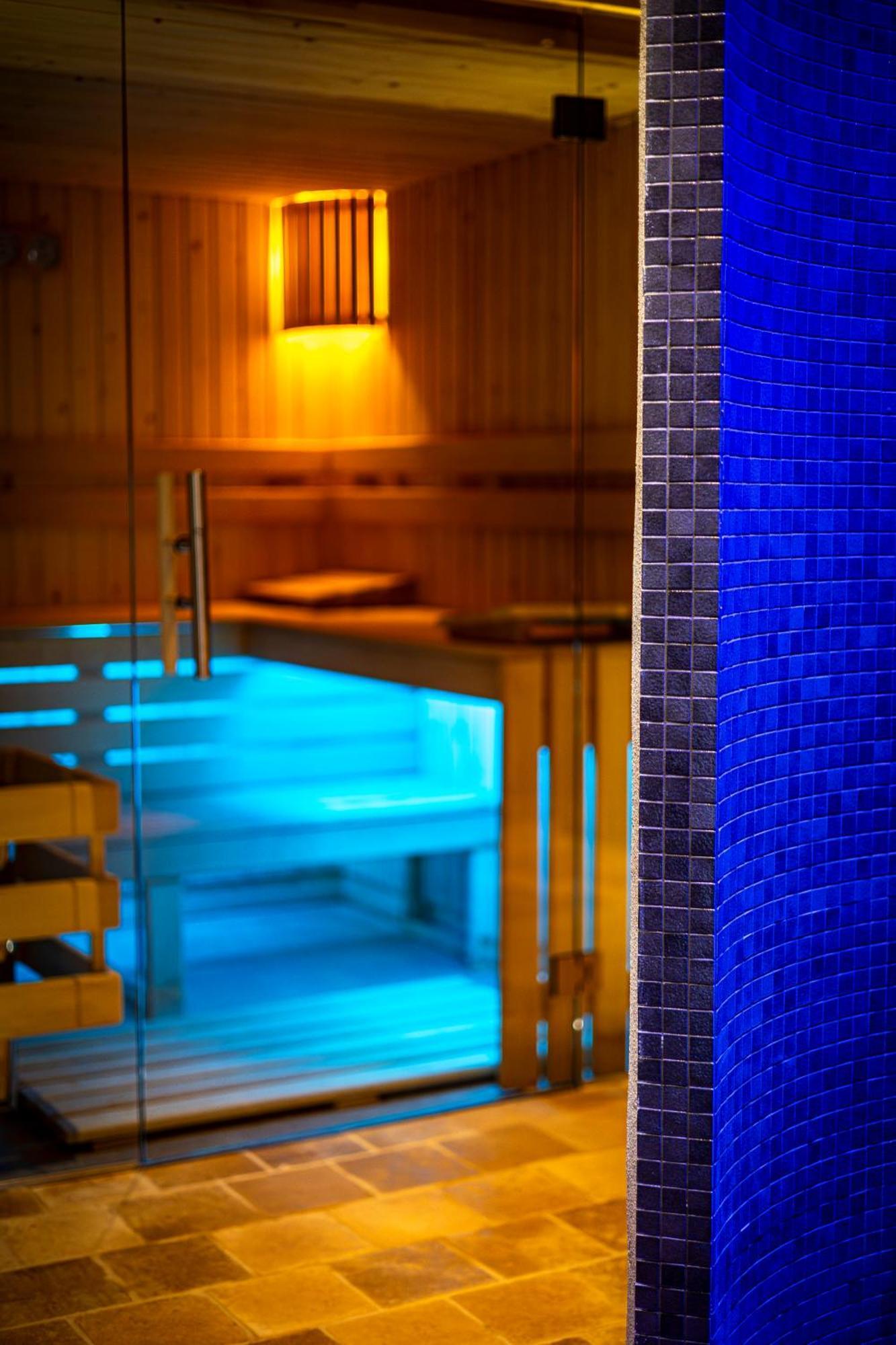 Domaine De Rymska & Spa - Relais & Chateaux Saint-Jean-de-Trezy ภายนอก รูปภาพ
