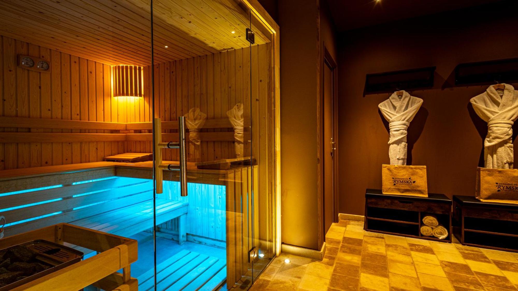 Domaine De Rymska & Spa - Relais & Chateaux Saint-Jean-de-Trezy ภายนอก รูปภาพ