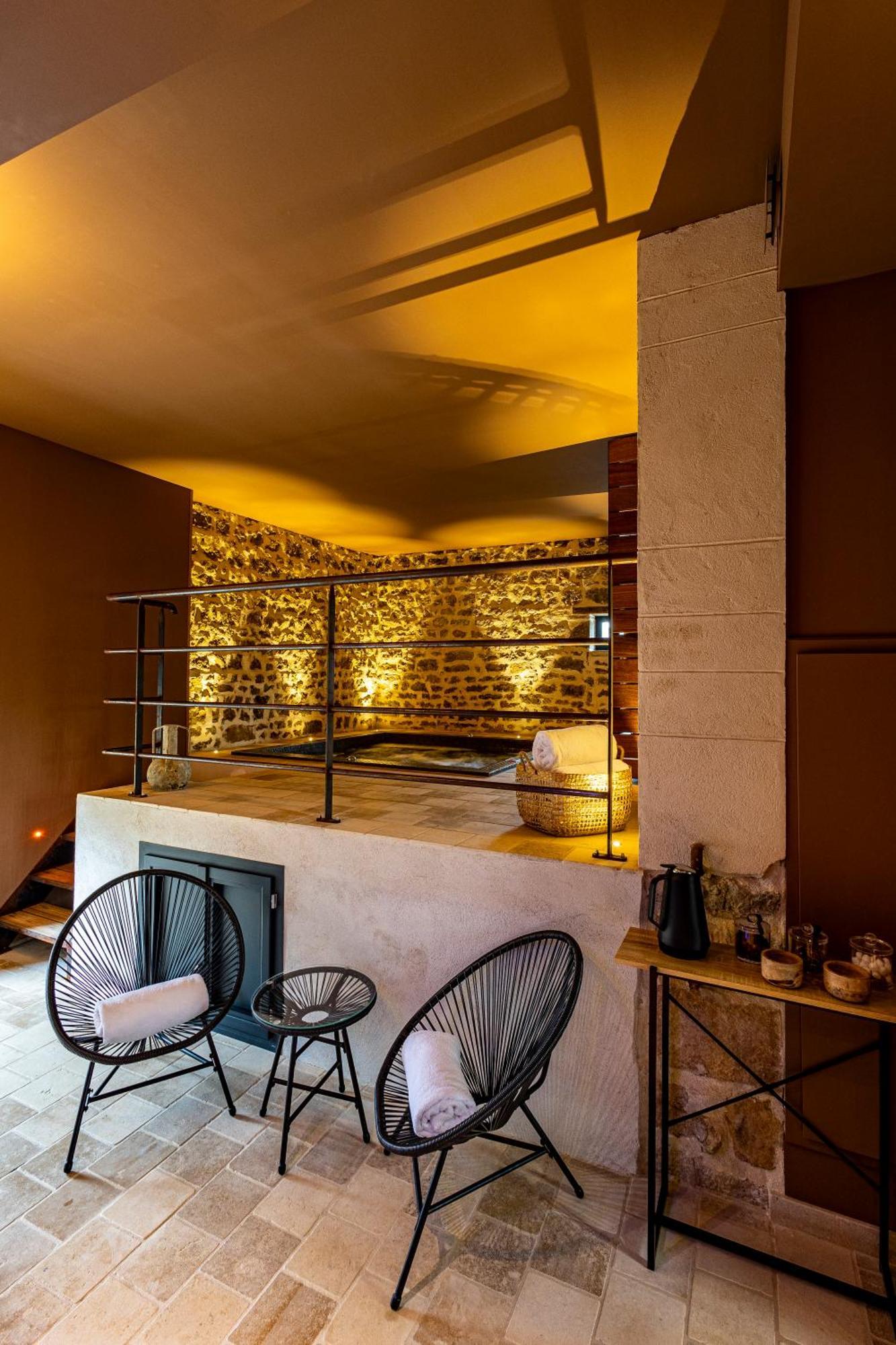 Domaine De Rymska & Spa - Relais & Chateaux Saint-Jean-de-Trezy ภายนอก รูปภาพ